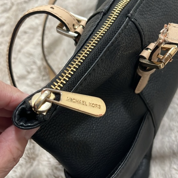 Michael Kors Black and tan zippered handbag - Picture 4 of 13